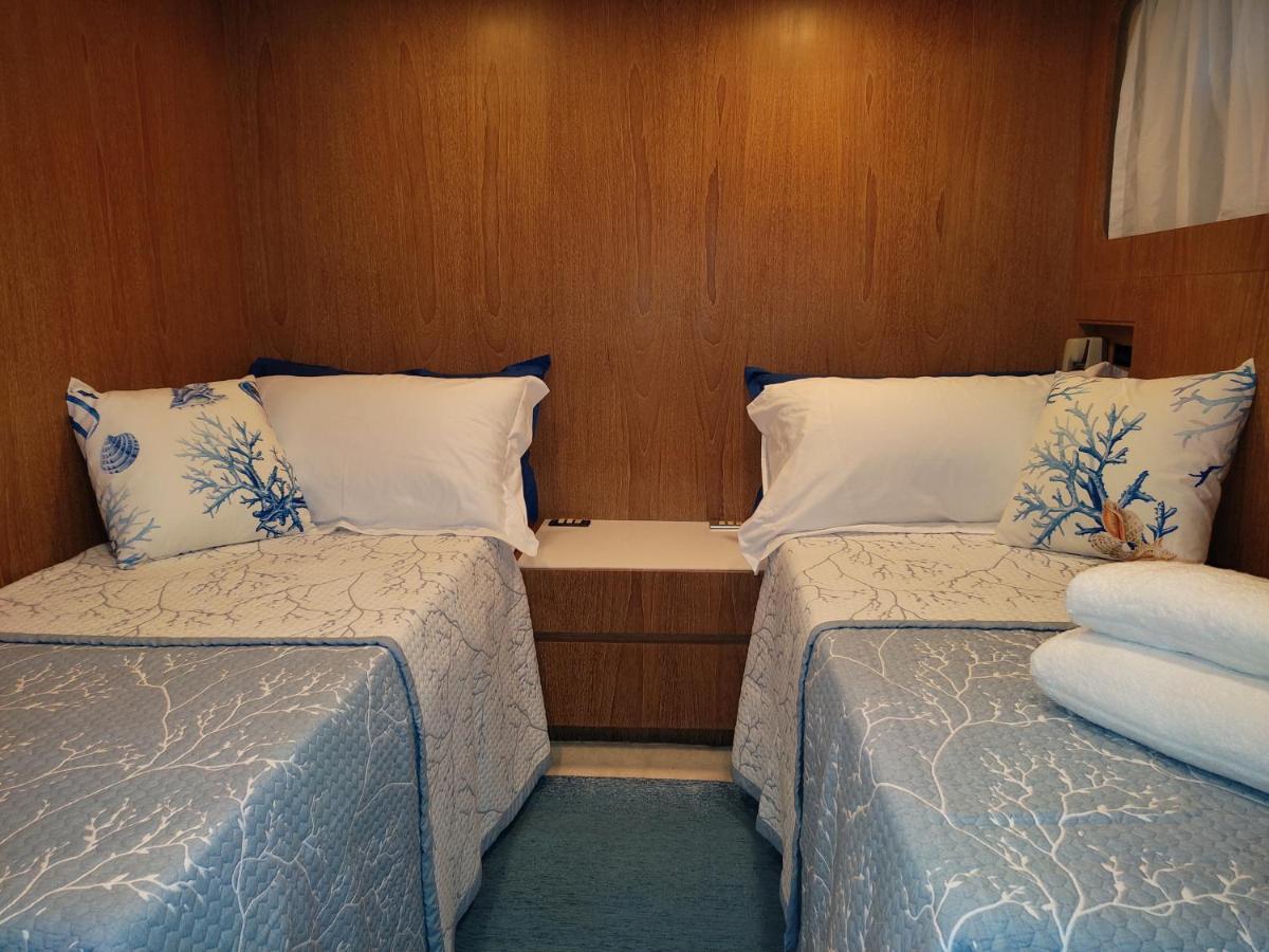 阿尔巴塔克斯 Boat & Breakfast Lucretia, Luxury Yacht酒店 外观 照片