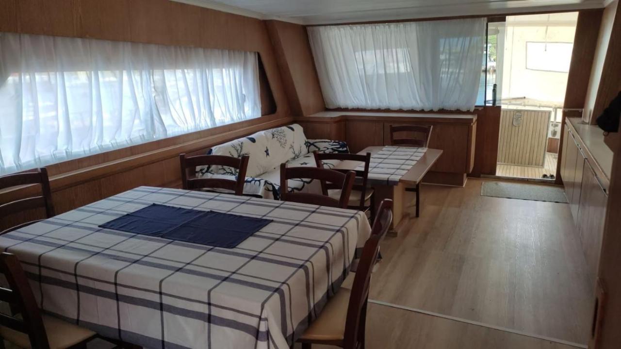 阿尔巴塔克斯 Boat & Breakfast Lucretia, Luxury Yacht酒店 外观 照片