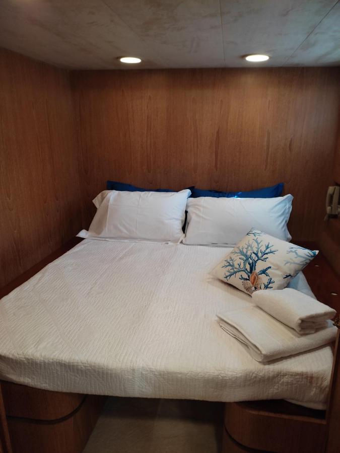 阿尔巴塔克斯 Boat & Breakfast Lucretia, Luxury Yacht酒店 外观 照片